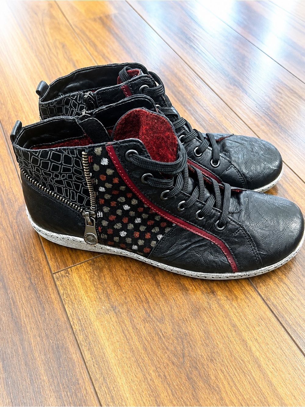Remonte Black & Burgundy High-Top Sneakers – EU 39